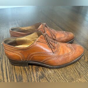 Men’s leather oxfords. Size 10.